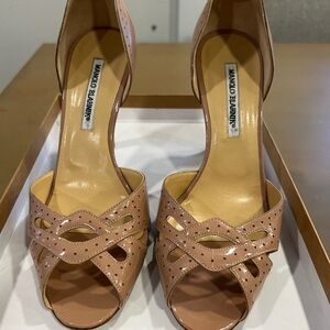 Manolo Blahnik Perfo Flesh nude beige patent leather d'Orsay shoes Size 39